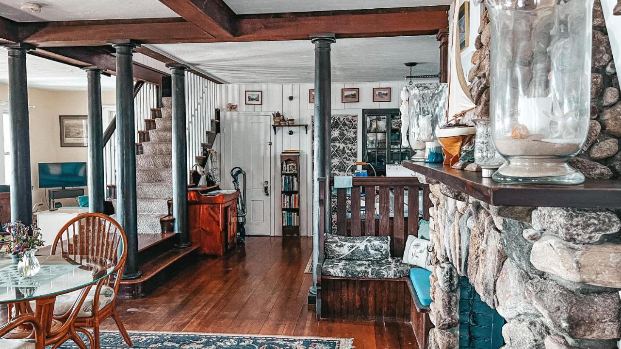 Capricorn House *